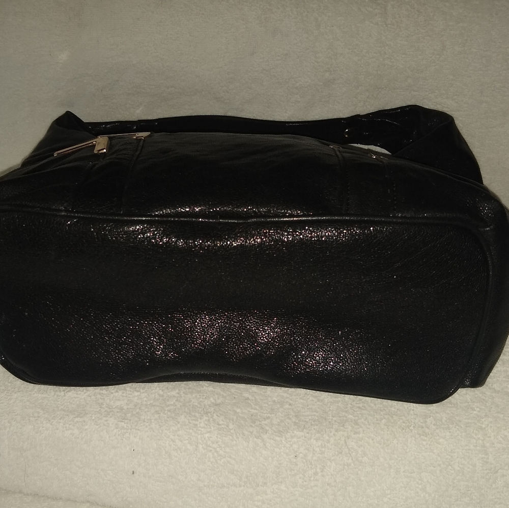 Michael Kors Beverly black leather hobo. - Picture 7 of 13